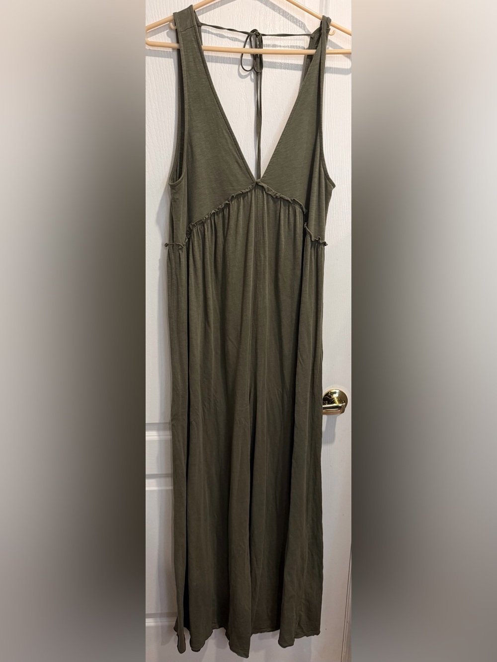 American Eagle Outfitters Olive Green Sleeveless V‑Neck Jumpsuit